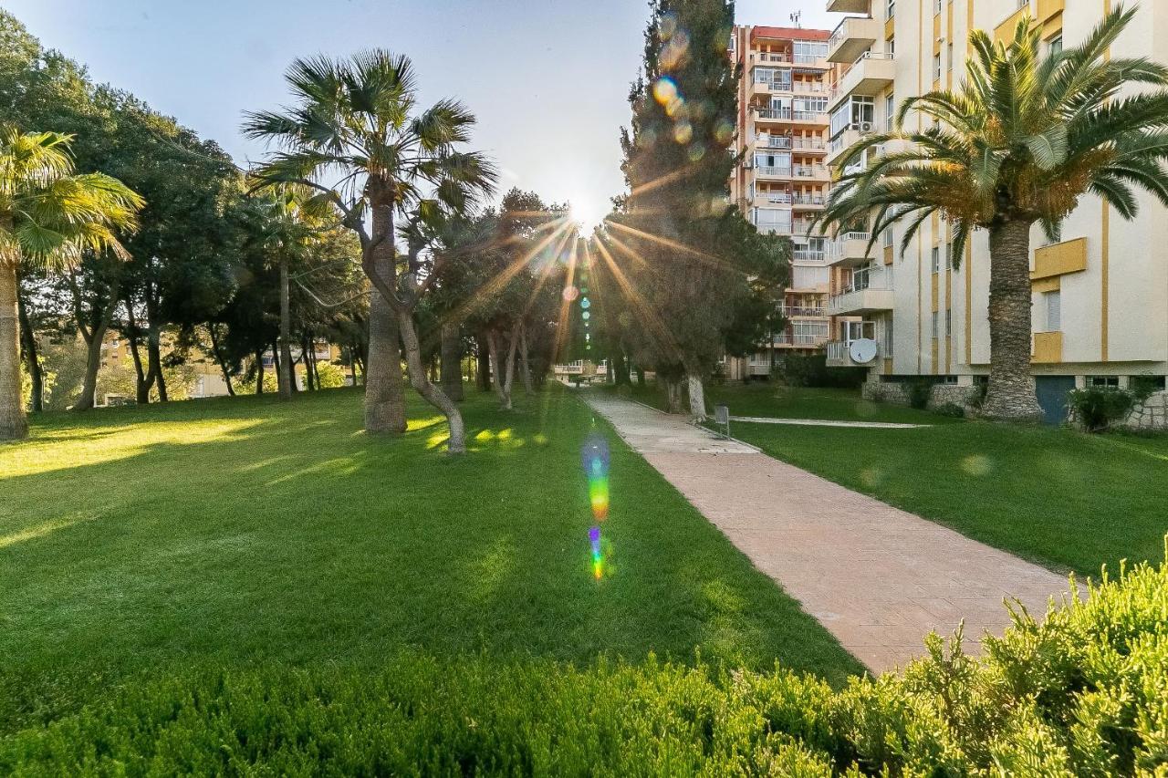 Apartment Sun Coast -- Superb With 4 Pools, Gardens & Breakfast *