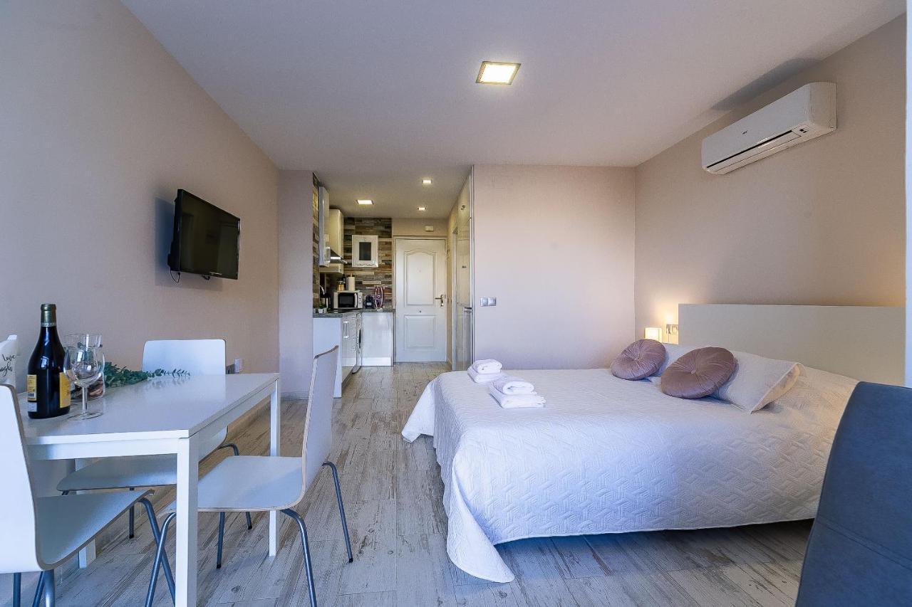 Sun Coast -- Superb With 4 Pools, Gardens & Breakfast