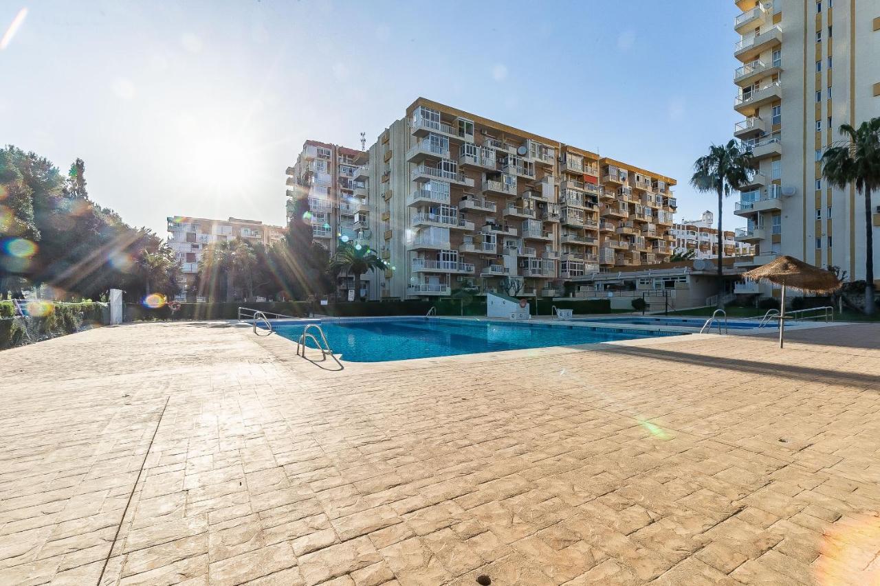 Sun Coast -- Superb With 4 Pools, Gardens & Breakfast Apartment *