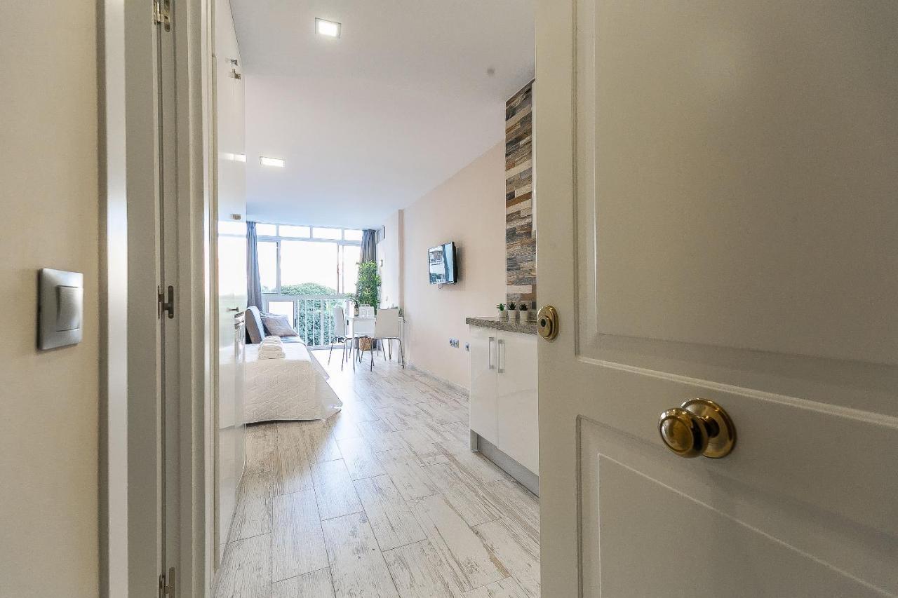 Sun Coast -- Superb With 4 Pools, Gardens & Breakfast Apartment Benalmadena