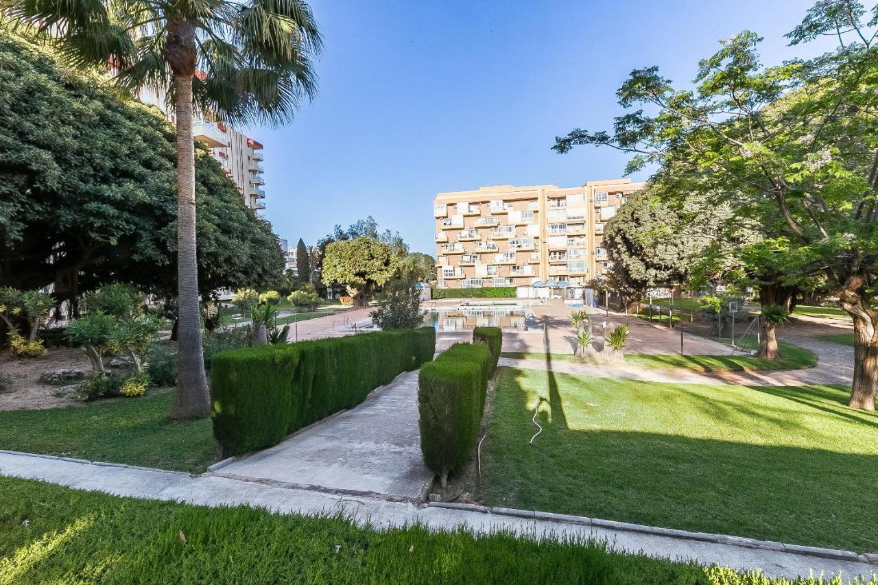 Sun Coast -- Superb With 4 Pools, Gardens & Breakfast Apartment *