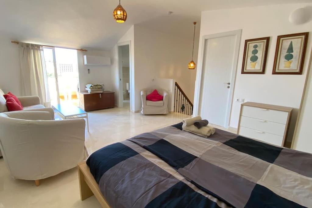 3 Bedroom Penthouse Close By Parque De La Paloma Apartment