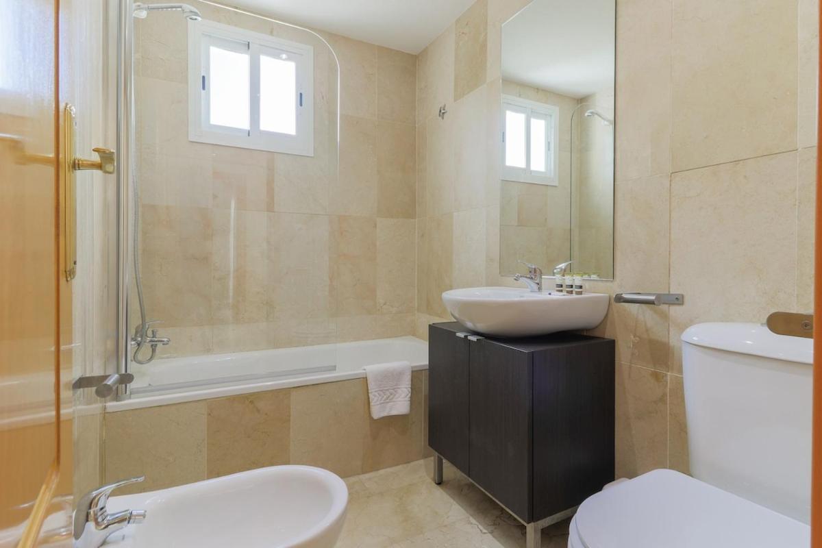 C43 - Family House With Terrace And Shared Pool Holiday home *