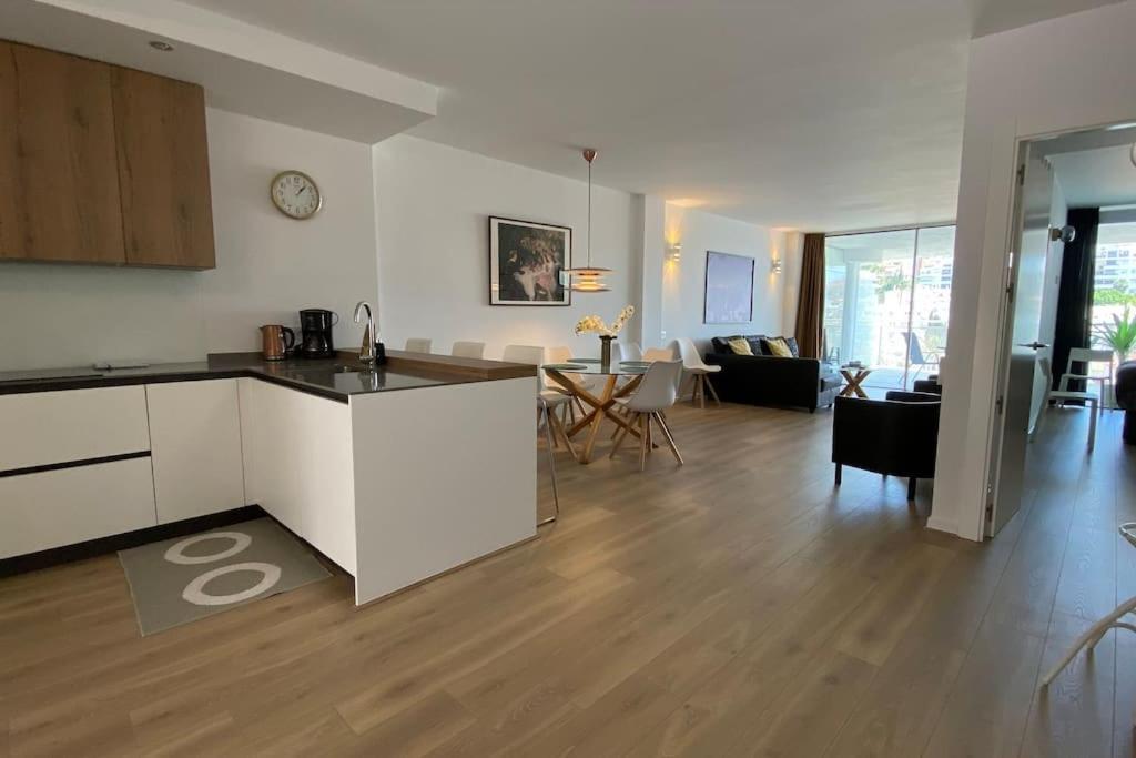 Apartment 2 Bedroom Luxury In *