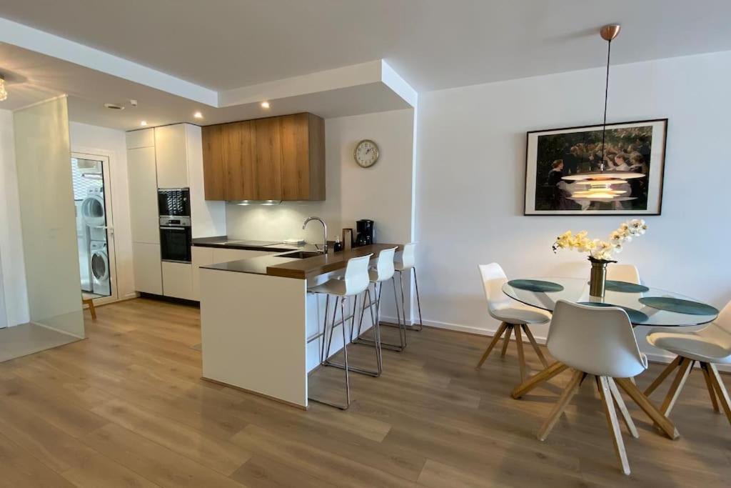Apartment 2 Bedroom Luxury In *