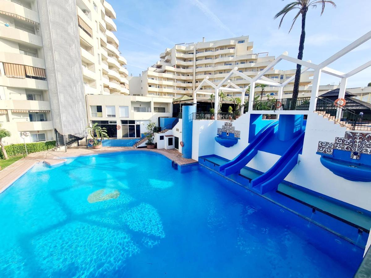 Precioso Con Piscinas Y Vistas Al Mar.