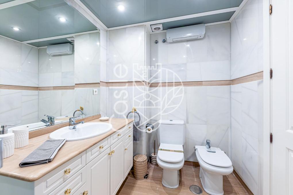 Malaga Puerto Benalmadena: Seaside With Pool And Marina Views Apartment