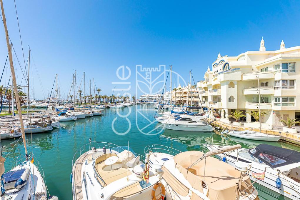 Malaga Puerto Benalmadena: Seaside With Pool And Marina Views *