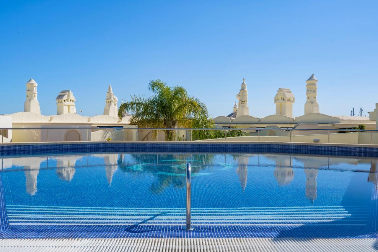 Malaga Puerto Benalmadena: Seaside With Pool And Marina Views Benalmadena