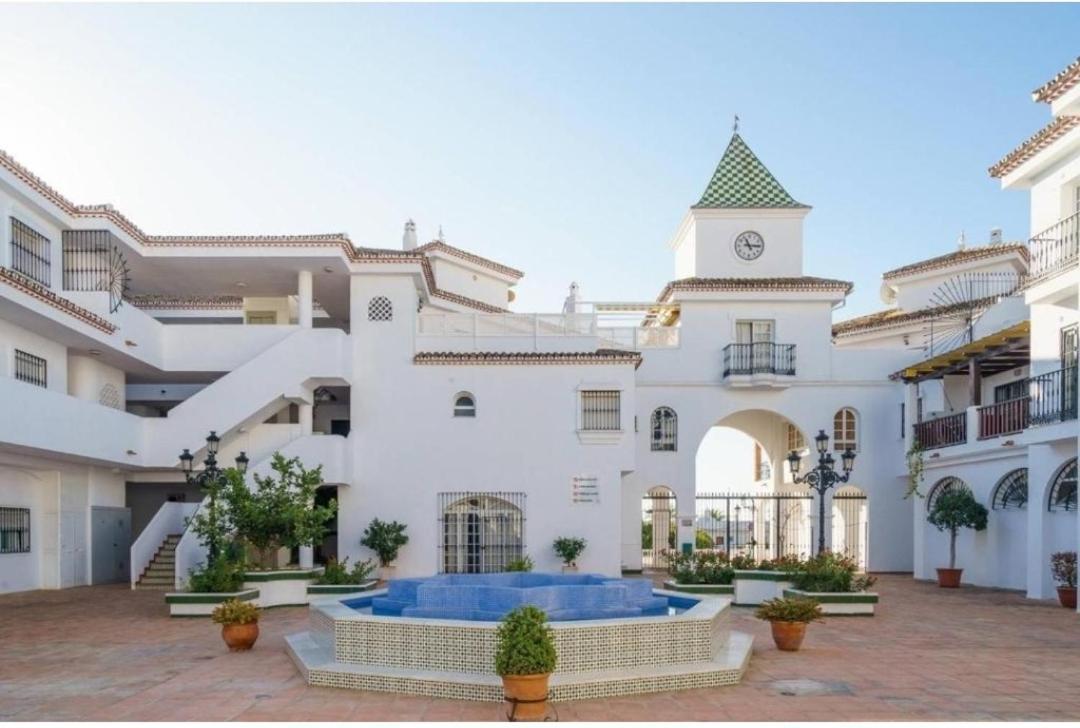 Apartamento Cerca Del Mar Con Piscina Y Parking. *