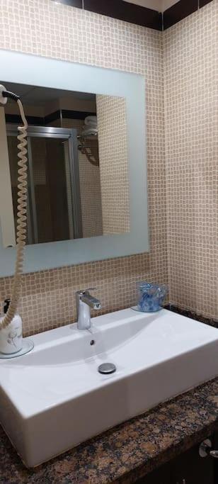 Elegante Alojamiento Con Piscina A 200 M Del Mar. Appartement Benalmádena