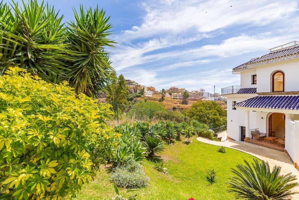 Villa Tranquil 3 Bed With Private Pool + Sea View!