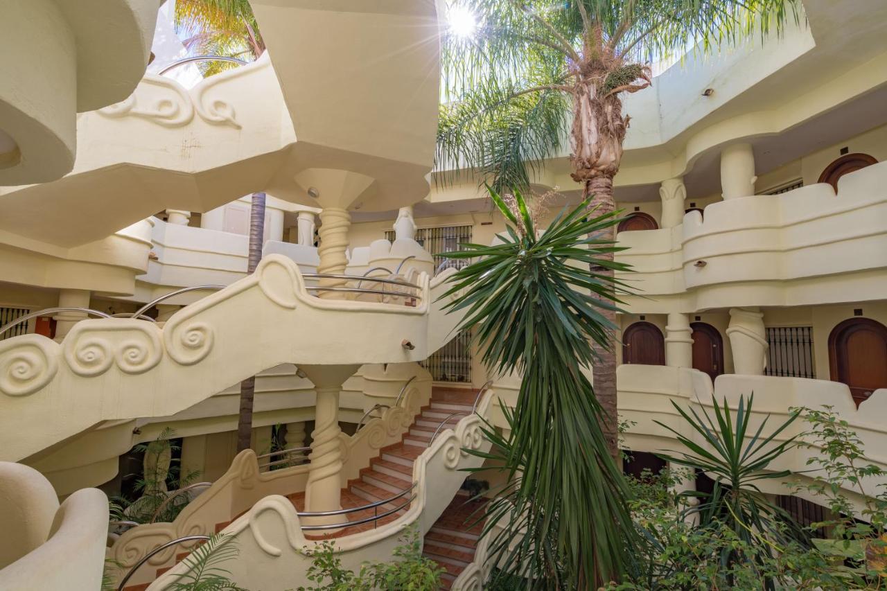 Malaga Puerto Benalmadena: Seaside With Pool And Marina Views Benalmadena