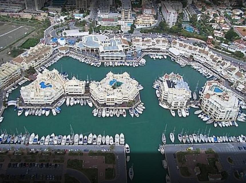 In Benalbeach 5 Pools Apartment *