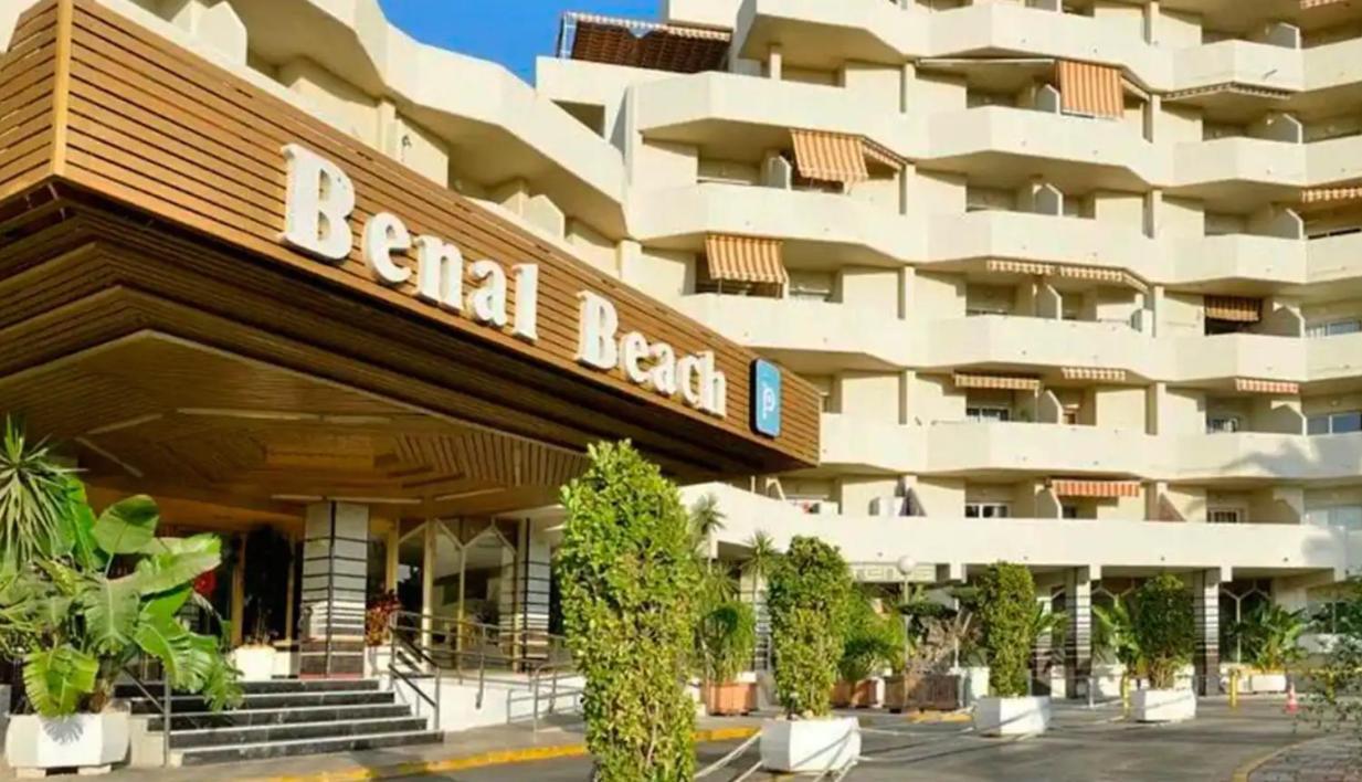 El Fantastico Benalbeach, Breakfast Included *