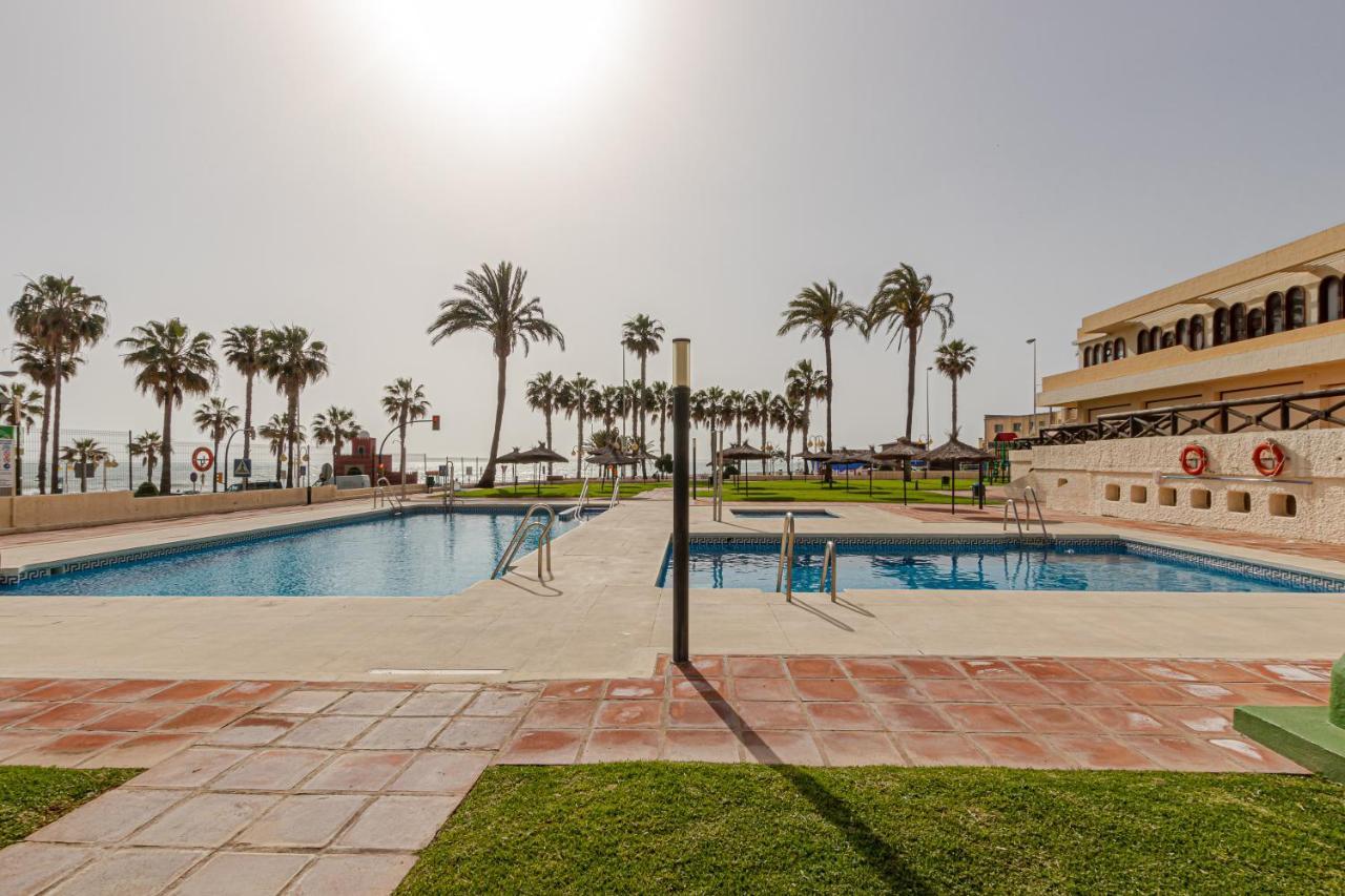 Appartement Amazing Views Beachfront With Swimming Pool