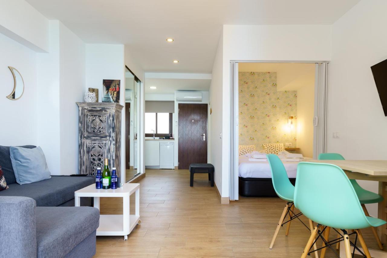 Apartamento Amazing Views Beachfront With Swimming Pool