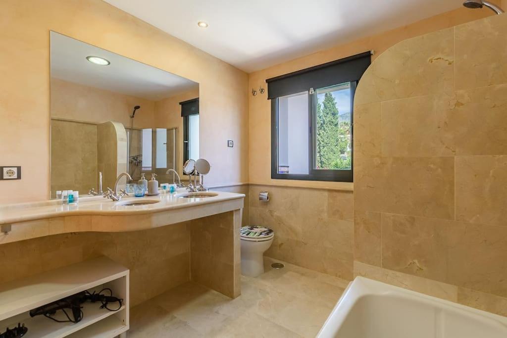 Tranquil 3 Bed With Private Pool + Sea View! Villa Benalmadena