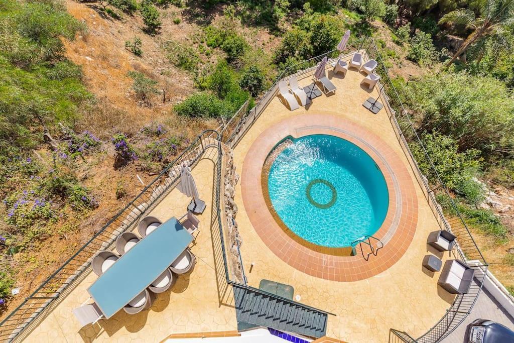 Tranquil 3 Bed With Private Pool + Sea View!