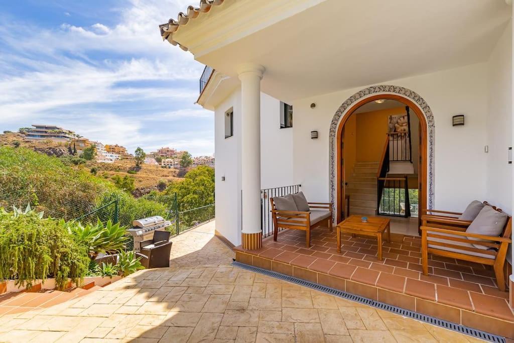 Villa Tranquil 3 Bed With Private Pool + Sea View! *