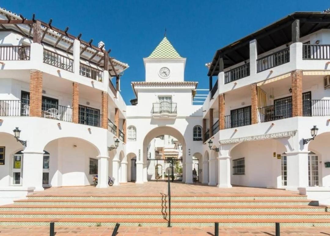 Apartamento Cerca Del Mar Con Piscina Y Parking. Apartment