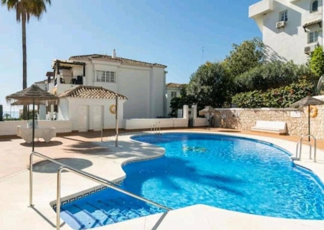 Apartamento Cerca Del Mar Con Piscina Y Parking.