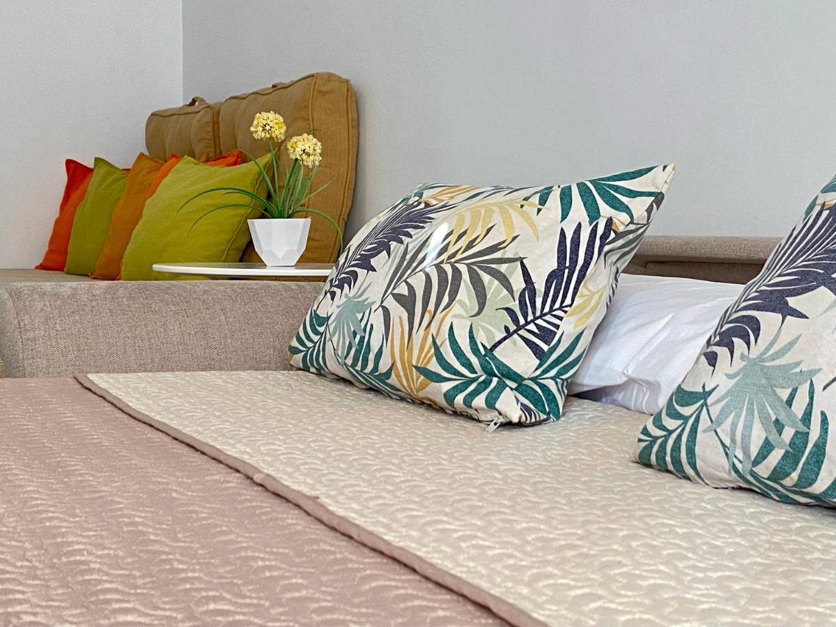 Apartamento Studio With Access To The Garden. Open Pool. Beach Very Close. Wifi & Netflix Free *