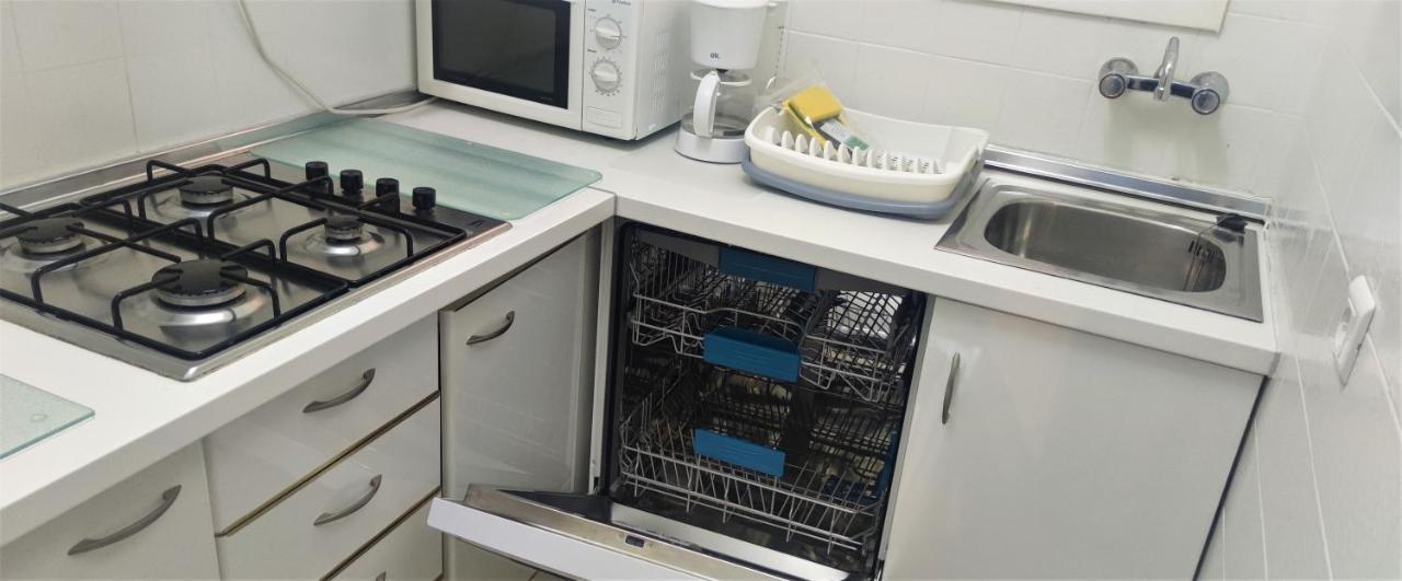 Studio With Access To The Garden. Open Pool. Beach Very Close. Wifi & Netflix Free *