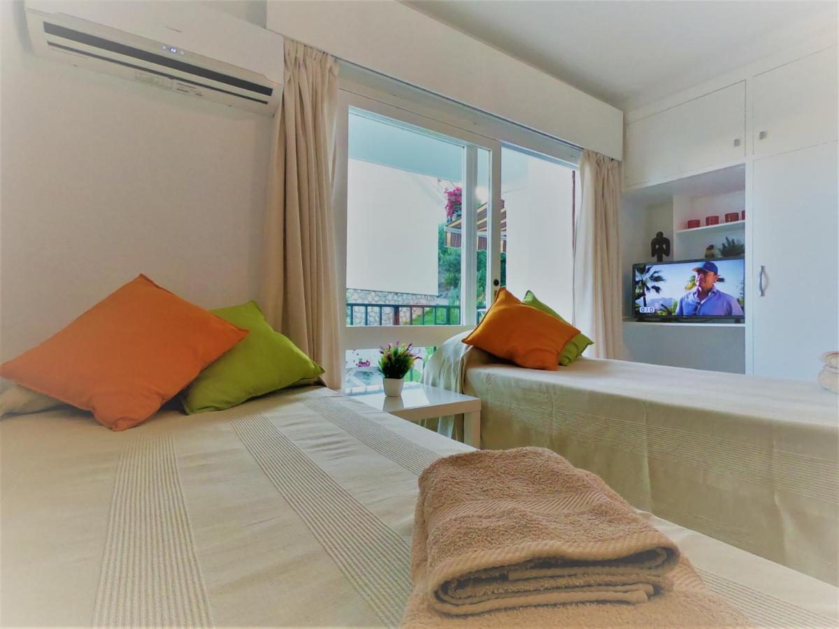 Studio With Access To The Garden. Open Pool. Beach Very Close. Wifi & Netflix Free Benalmádena