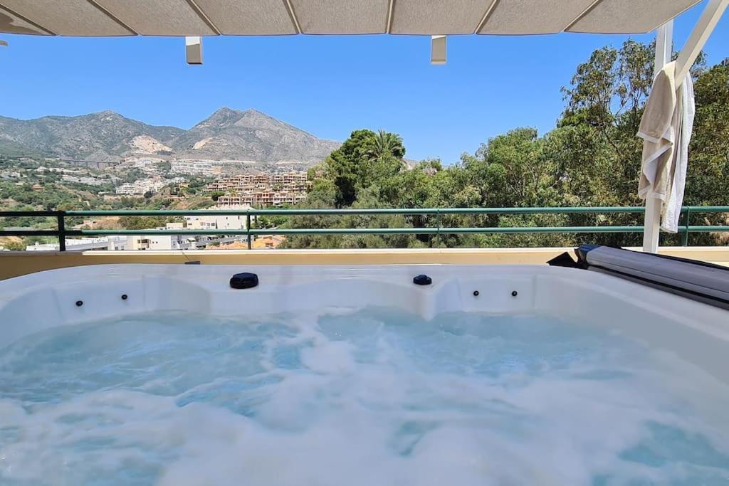 Luxury Penthouse With Sea&mountain Views & Hot Tub - Tranquility & Rest Apartment *