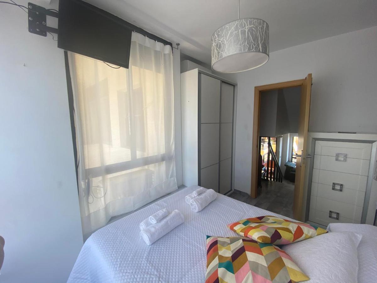 Moderno En Primera Línea De Playa. Benalmádena