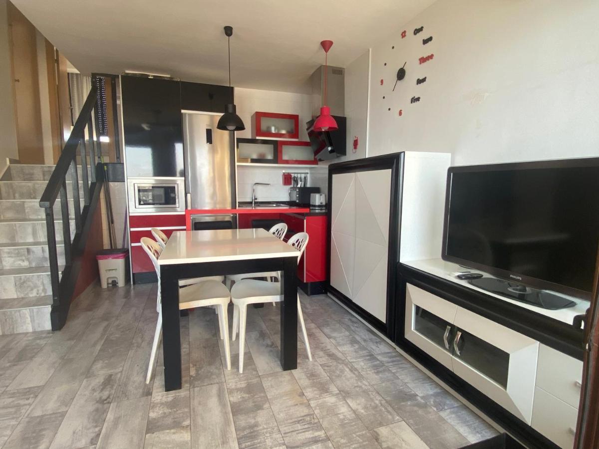 Moderno En Primera Línea De Playa. Apartamento Benalmádena