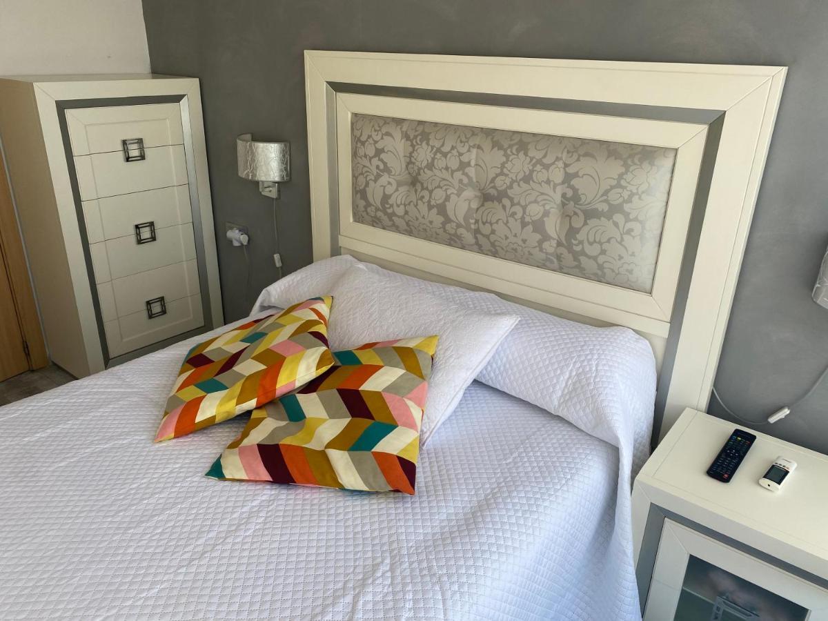 Moderno En Primera Línea De Playa. Apartamento *