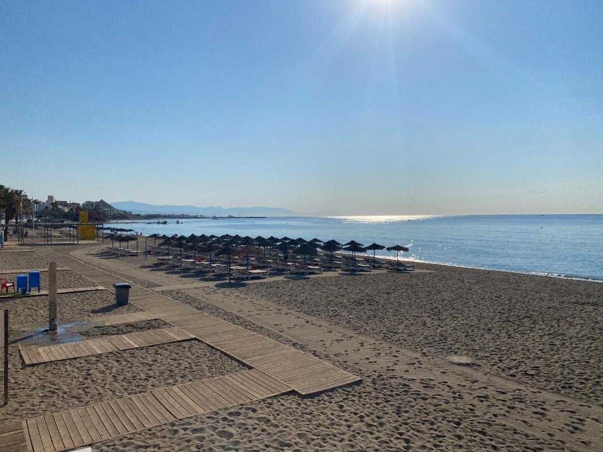 Moderno En Primera Línea De Playa. Apartamento