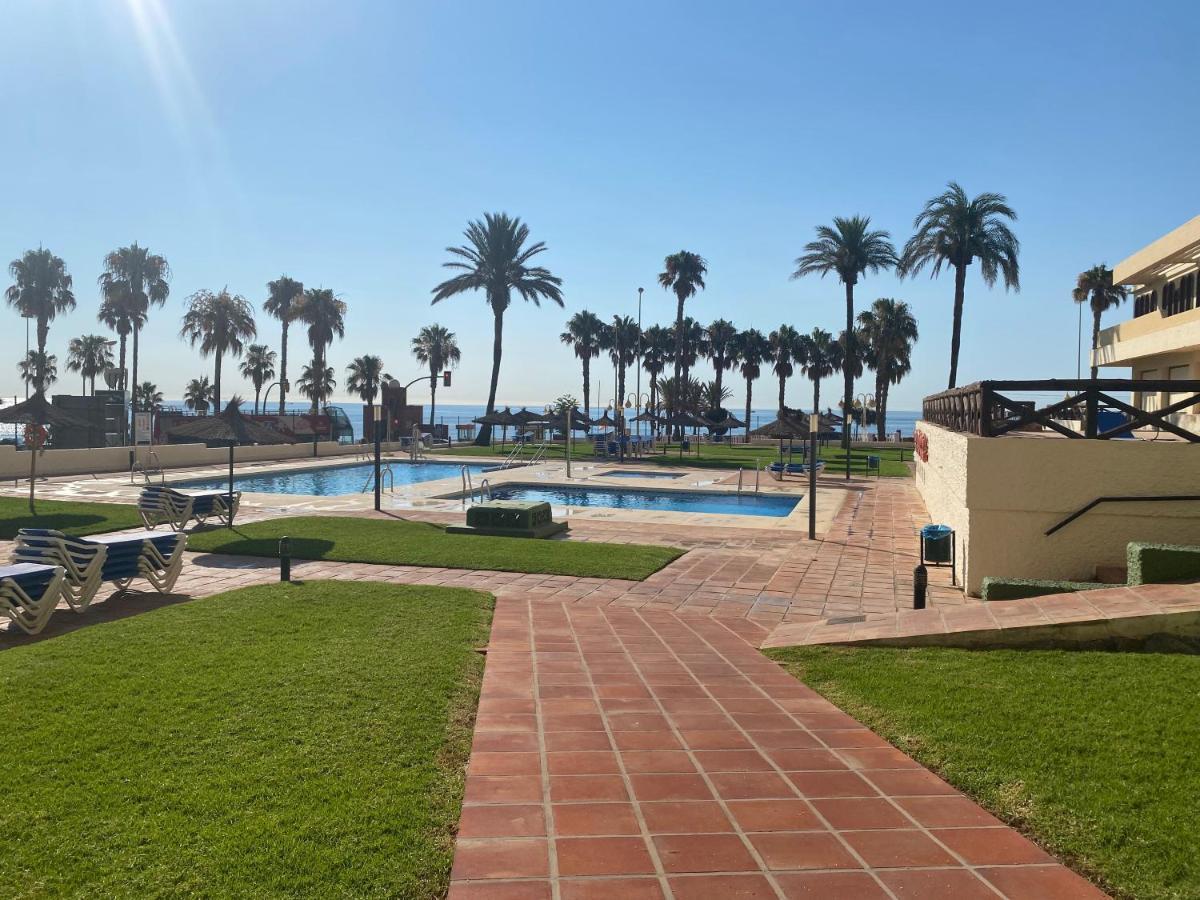 Moderno En Primera Línea De Playa. Apartamento