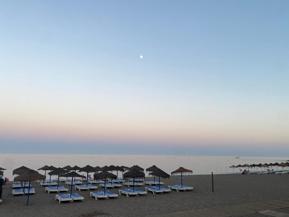 Apartamento Moderno En Primera Línea De Playa. Benalmádena