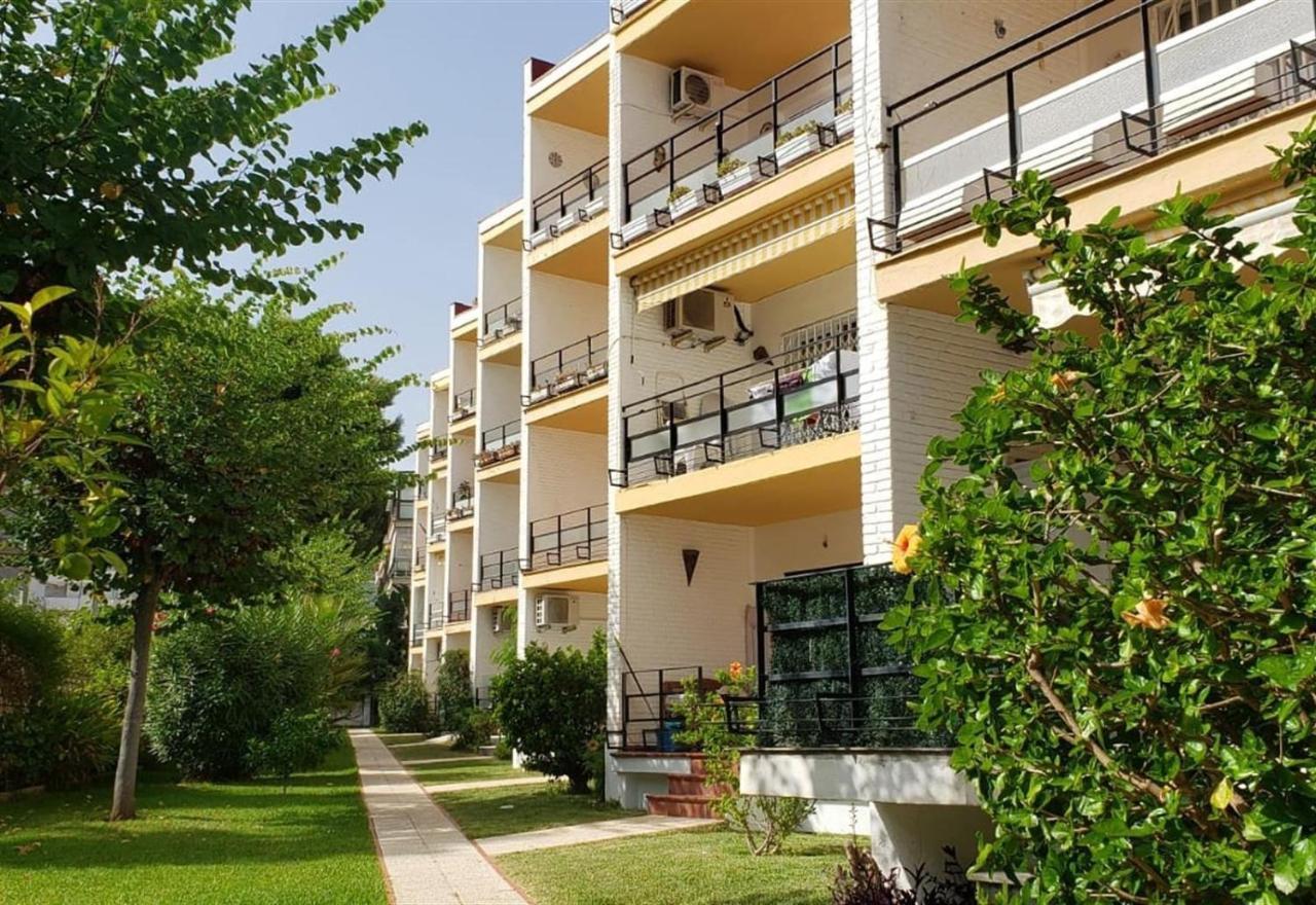 Steps From Puerto Marina Apartment *
