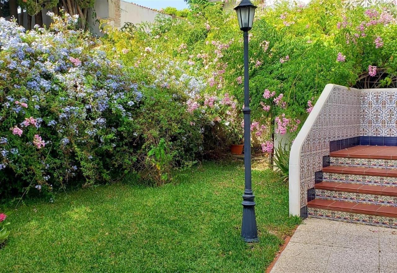 Steps From Puerto Marina Apartment *