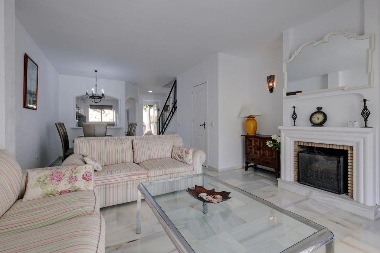 Quaint 2 Bedroom Townhouse With Pool Close To Sea! Chalet *