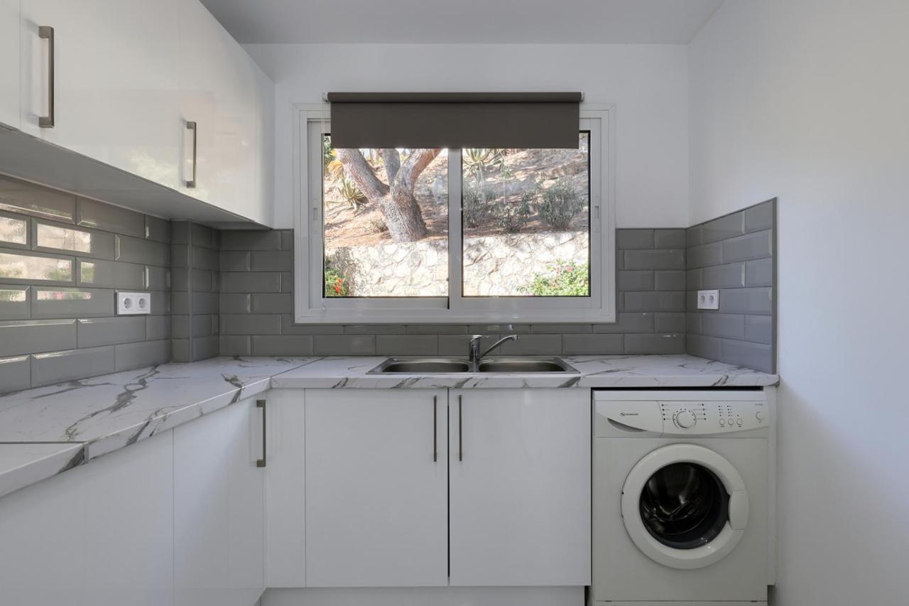 Quaint 2 Bedroom Townhouse With Pool Close To Sea! Chalet Benalmadena