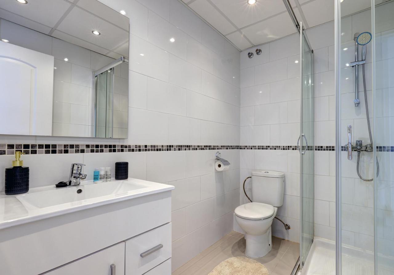 Quaint 2 Bedroom Townhouse With Pool Close To Sea! * Benalmadena