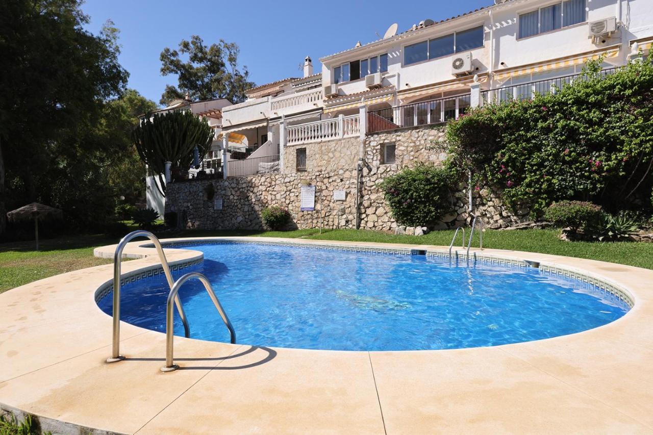 Quaint 2 Bedroom Townhouse With Pool Close To Sea! Chalet Benalmadena