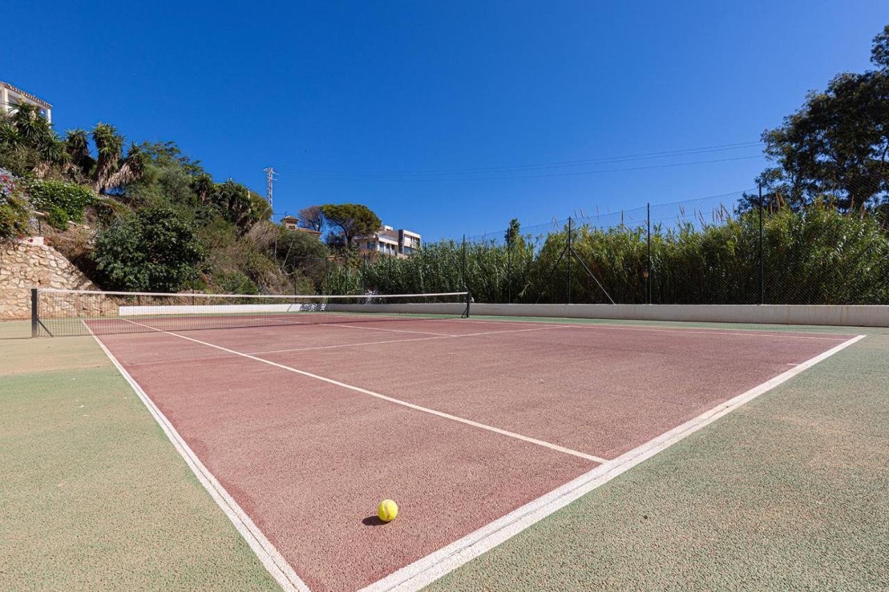Chalet Quaint 2 Bedroom Townhouse With Pool Close To Sea! Benalmadena