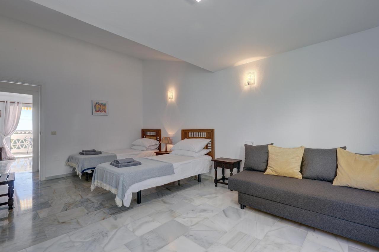 Quaint 2 Bedroom Townhouse With Pool Close To Sea! Chalet *