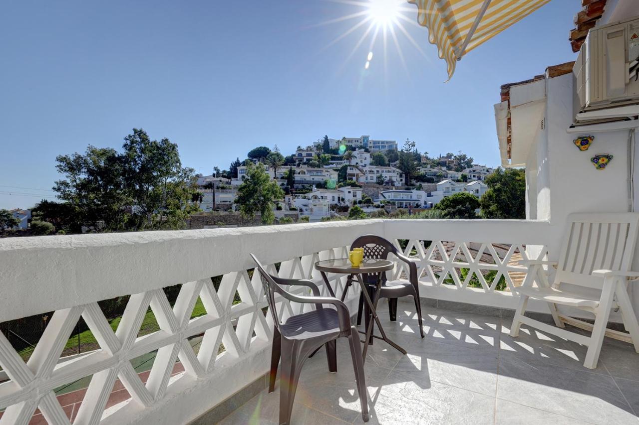Quaint 2 Bedroom Townhouse With Pool Close To Sea! *