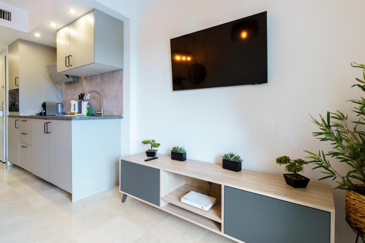 2nd Line From The , Seaviews + Parking &pool * Benalmadena