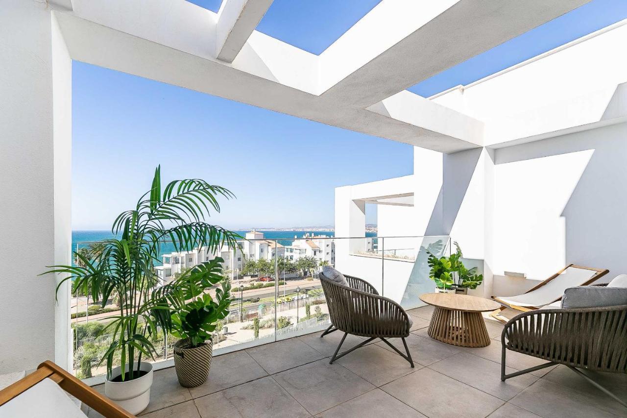 71-beachfront, Brand New Luxury Penthouse *