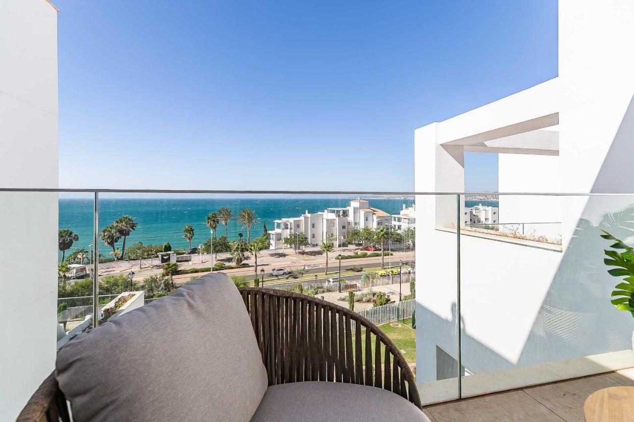 Apartment 71-beachfront, Brand New Luxury Penthouse