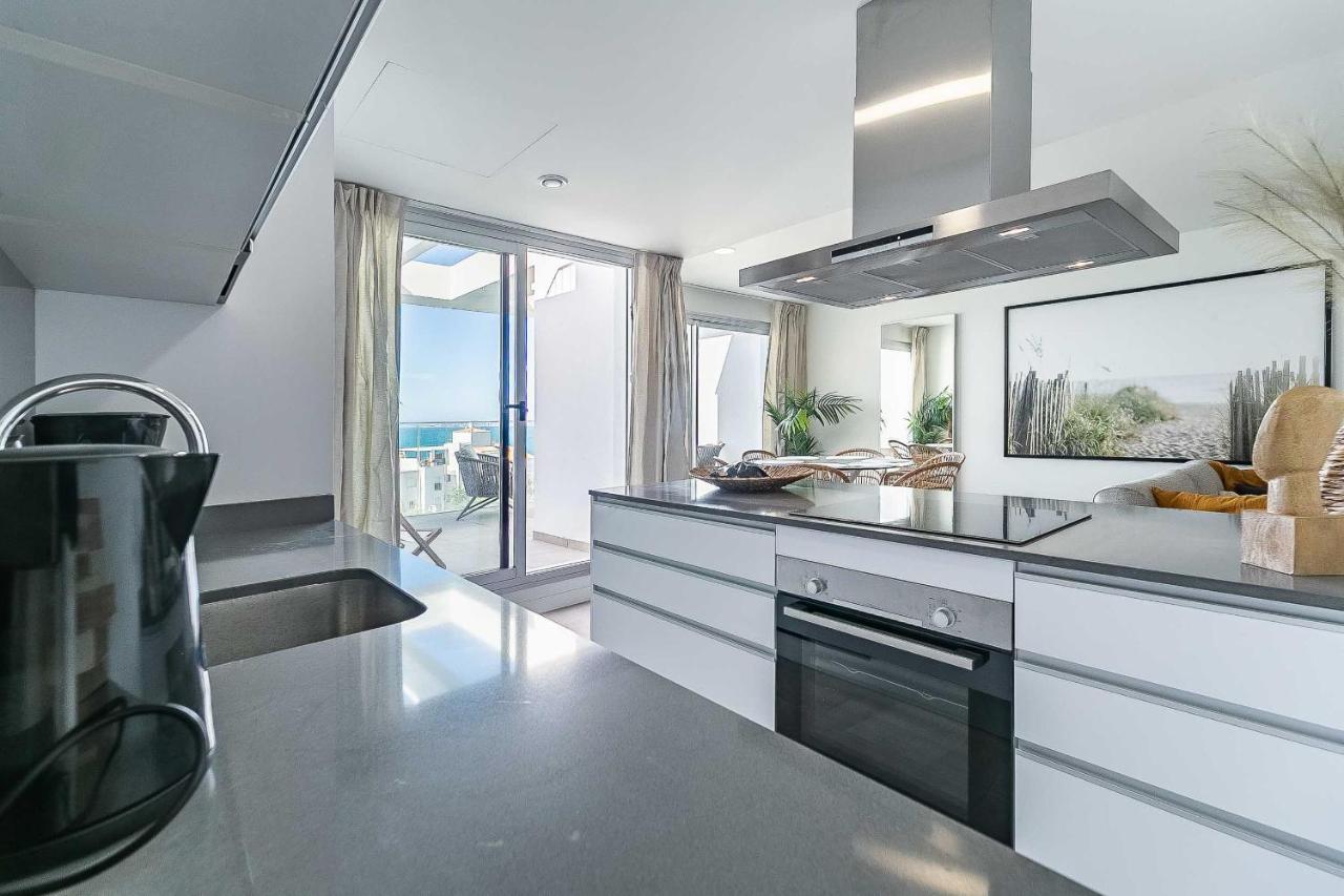 Appartement 71-beachfront, Brand New Luxury Penthouse