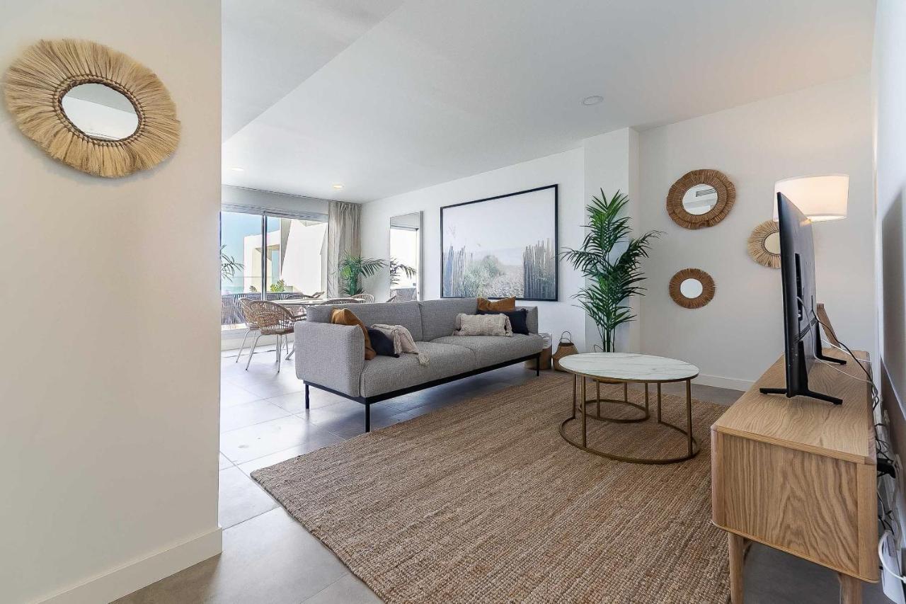 Apartment 71-beachfront, Brand New Luxury Penthouse *